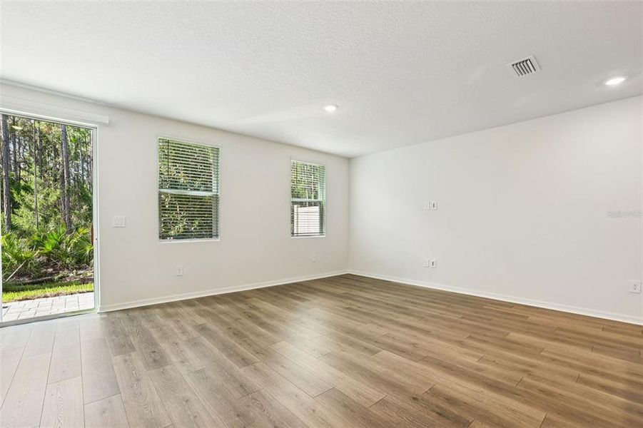 Spacious, unfurnished interior of a new home in Bradford Park, Ormond Beach (Image 18).