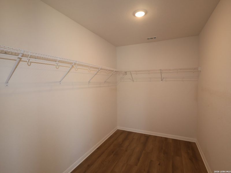 Spacious, unfurnished interior of a new home in Cinco Lakes, San Antonio (Image 13).
