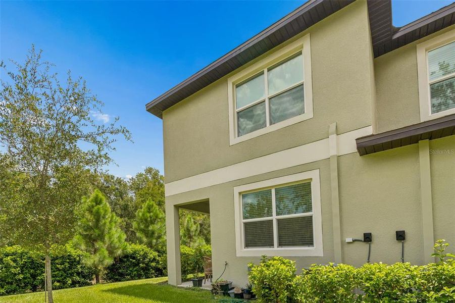 Exterior details and patio area of a home in , Land O' Lakes (Image 30).