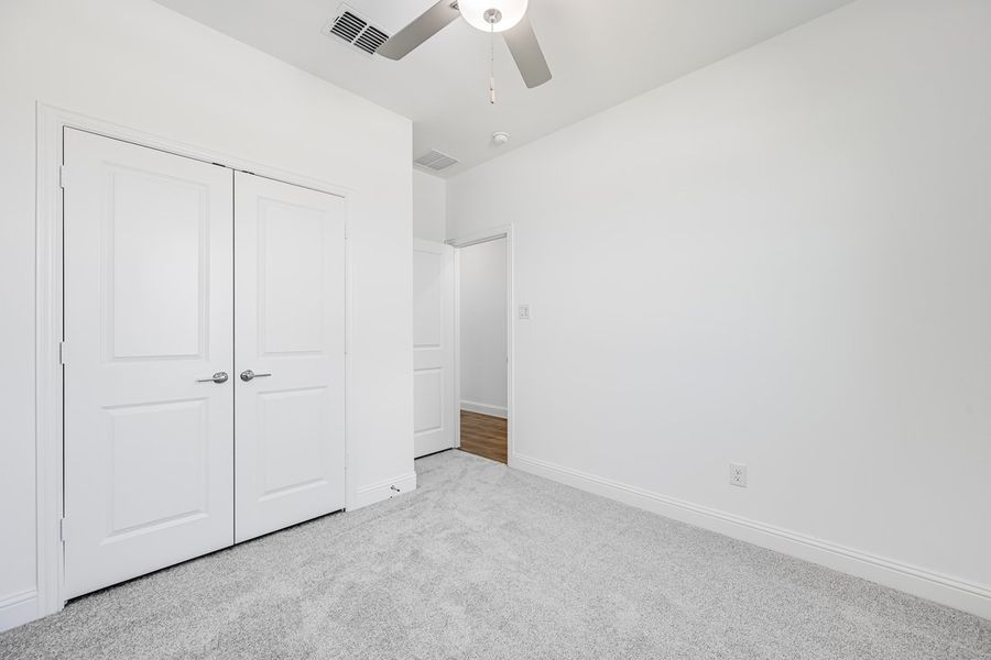 Spacious, unfurnished interior of a new home in Madero 50s, Fort Worth (Image 18).
