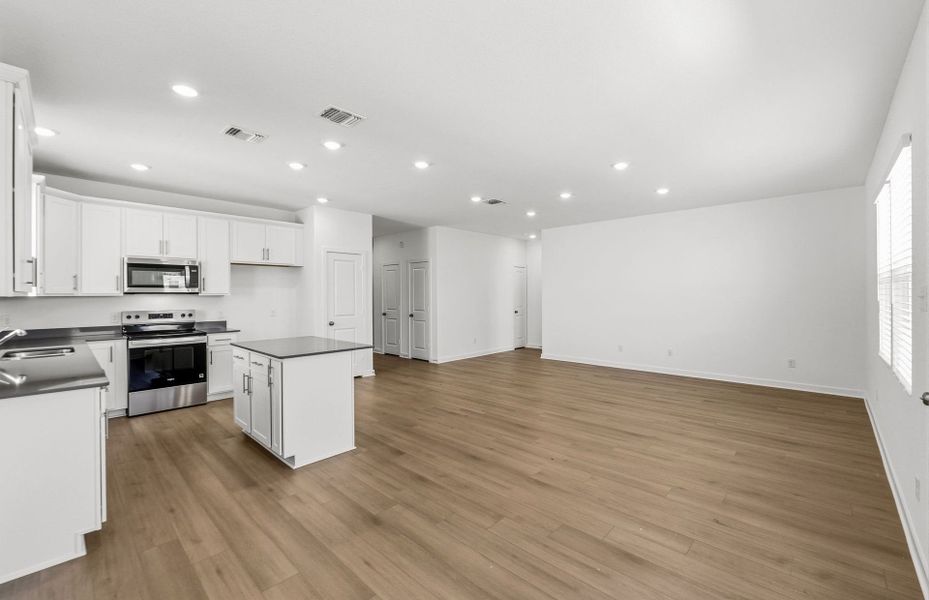 Spacious, unfurnished interior of a new home in Skyview, Belton (Image 34).