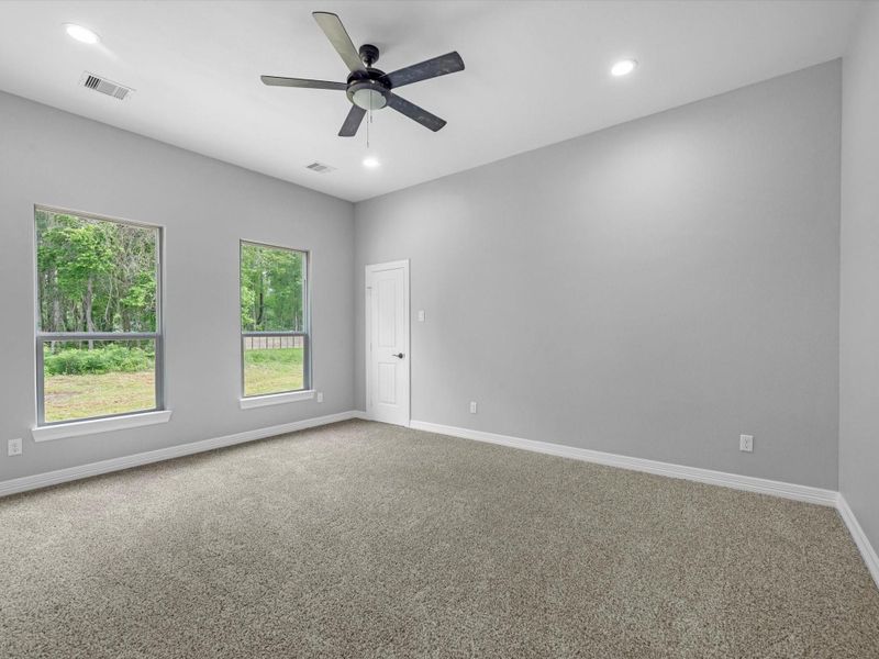 Spacious, unfurnished interior of a new home in , Dayton (Image 15).