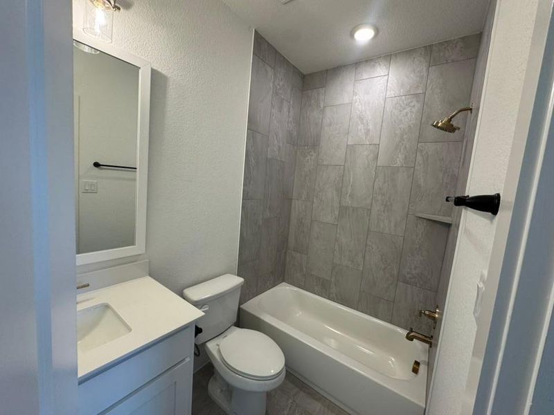 Furnished interior view inside a new home in King Crossing Estates, Van Alstyne (Image 8).