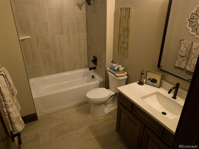 Furnished interior view inside a new home in , Glenwood Springs (Image 15).