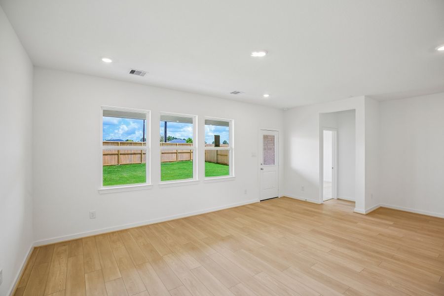 Spacious, unfurnished interior of a new home in Raburn Reserve 50s, Tomball (Image 15). Spacious, unfurnished interior of a new home in Raburn Reserve 50s, Tomball (Image 15).