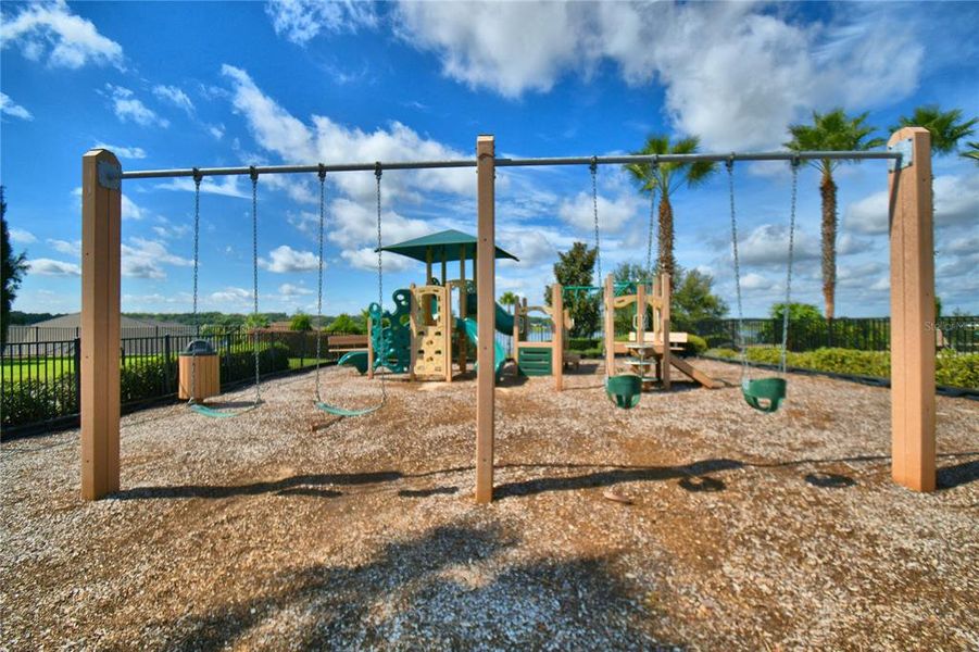 Community amenities in , Auburndale (Image 65).