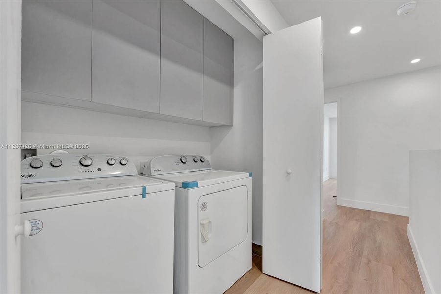 Furnished interior view inside a new home in , Coral Springs (Image 10).