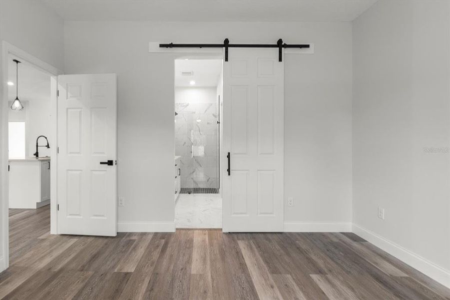 Spacious, unfurnished interior of a new home in , Citrus Springs (Image 29).