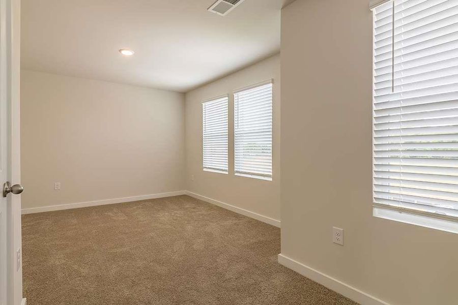 Spacious, unfurnished interior of a new home in Southern Hills, McDonough (Image 15).