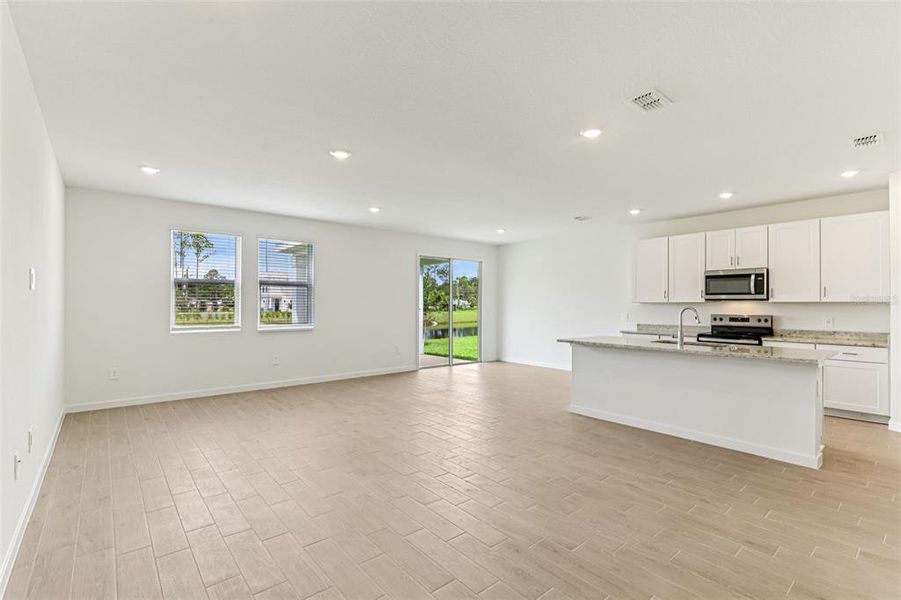 Spacious, unfurnished interior of a new home in Colbert Landings, Palm Coast (Image 17).