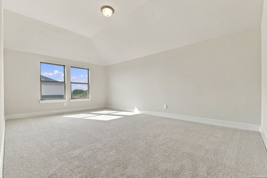 Spacious, unfurnished interior of a new home in Haby Hill 60s, San Antonio (Image 18).