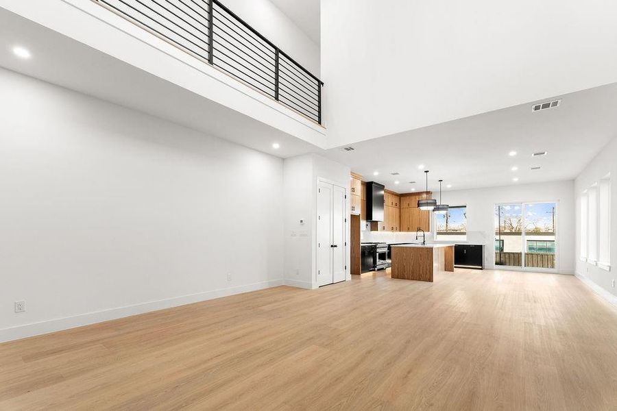 Spacious, unfurnished interior of a new home in , Dallas (Image 21).