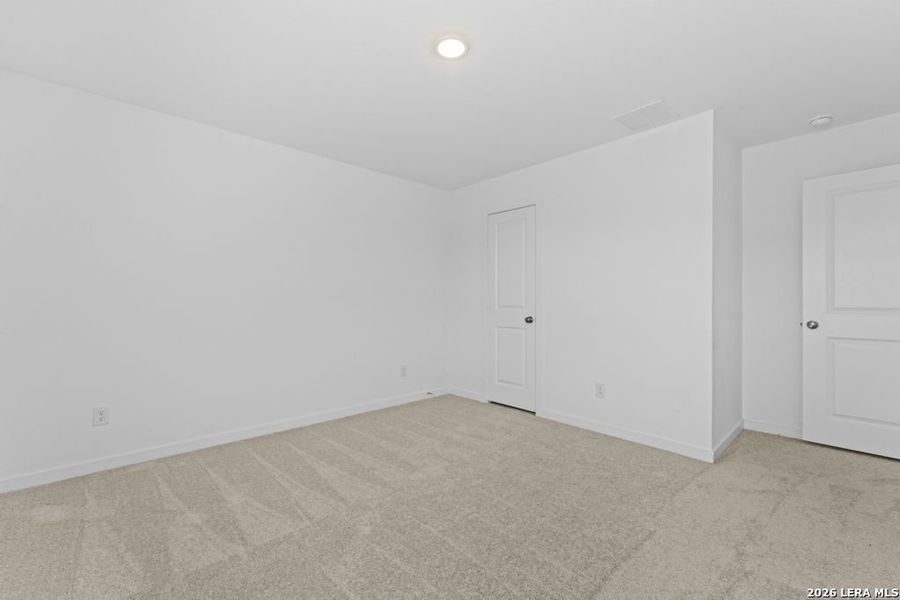 Spacious, unfurnished interior of a new home in Grace Valley, Cibolo (Image 25).