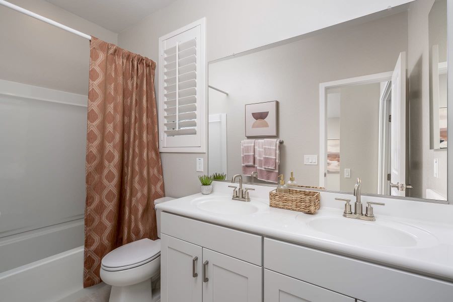 Bathroom | Sabino | Bentridge – Canyon Series | New Homes in Buckeye, AZ | Landsea Homes