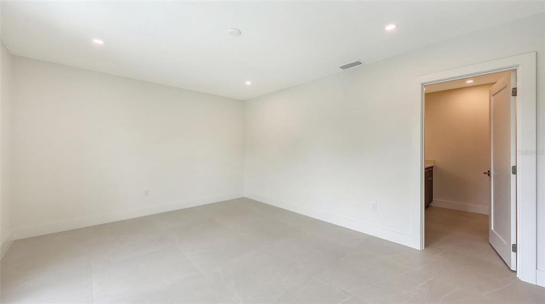 Spacious, unfurnished interior of a new home in , Sarasota (Image 18). Spacious, unfurnished interior of a new home in , Sarasota (Image 18).
