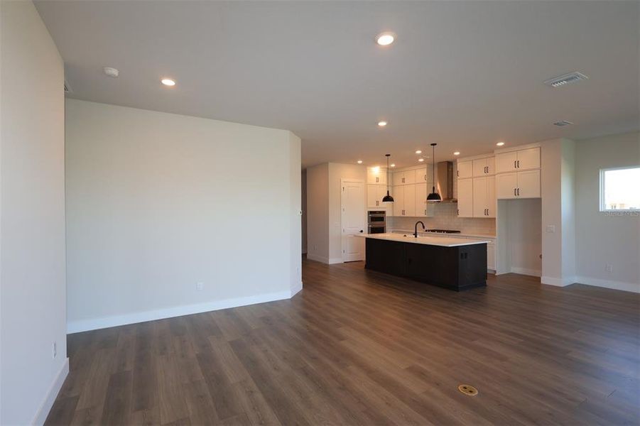Spacious, unfurnished interior of a new home in Palmera Wellen Park - Classic Series, Venice (Image 9).