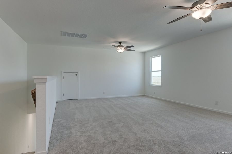 Spacious, unfurnished interior of a new home in Hennersby Hollow, San Antonio (Image 22).