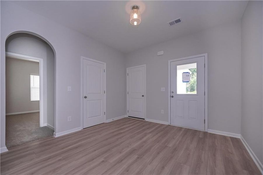 Spacious, unfurnished interior of a new home in , Villa Rica (Image 11).