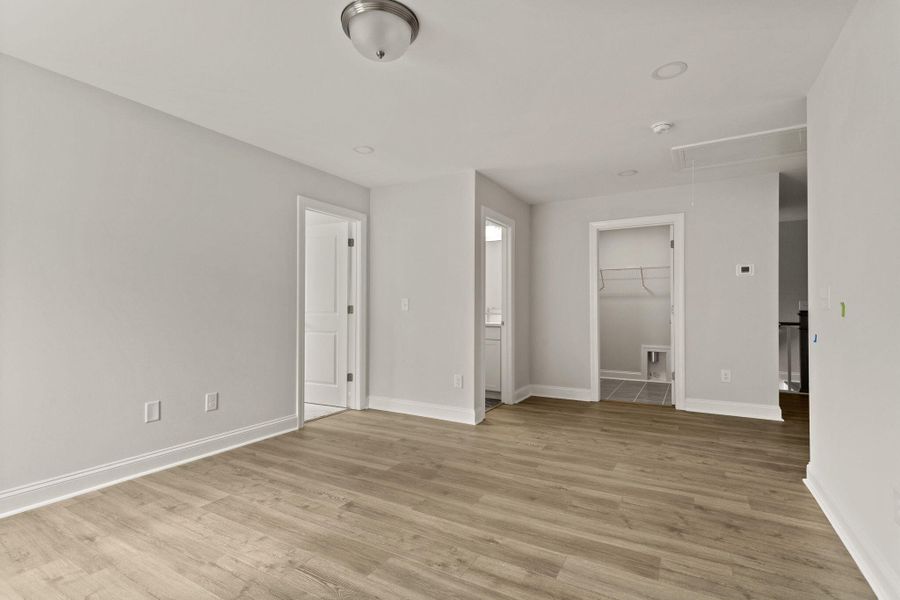 Spacious, unfurnished interior of a new home in Sweetgrass Station, Summerville (Image 26).