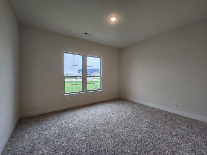 Spacious, unfurnished interior of a new home in Rocky Top, Krum (Image 12).