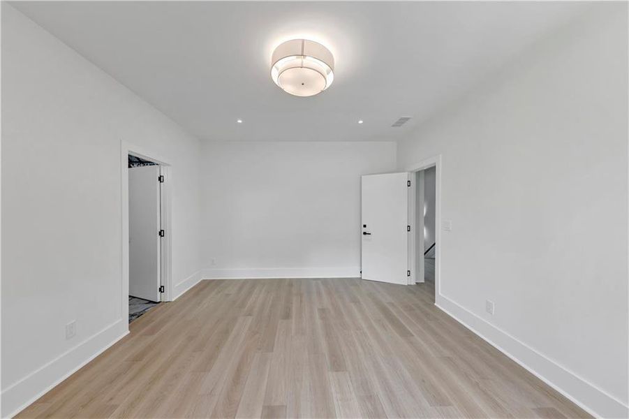 Spacious, unfurnished interior of a new home in , Marietta (Image 21).