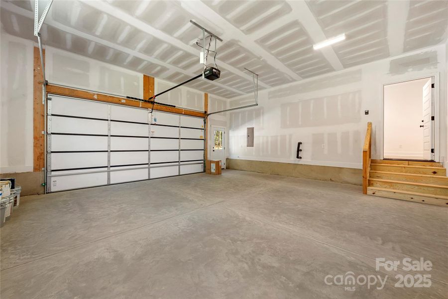 Spacious, unfurnished interior of a new home in , Gastonia (Image 8).