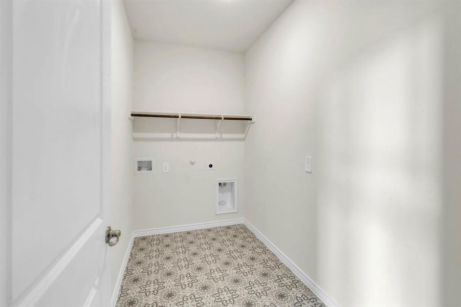 Spacious, unfurnished interior of a new home in The Landing at Hidden Lakes, McKinney (Image 17).