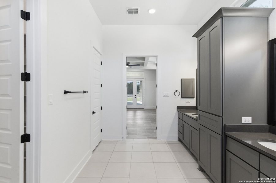 Furnished interior view inside a new home in Caliza Reserve, Boerne (Image 17).