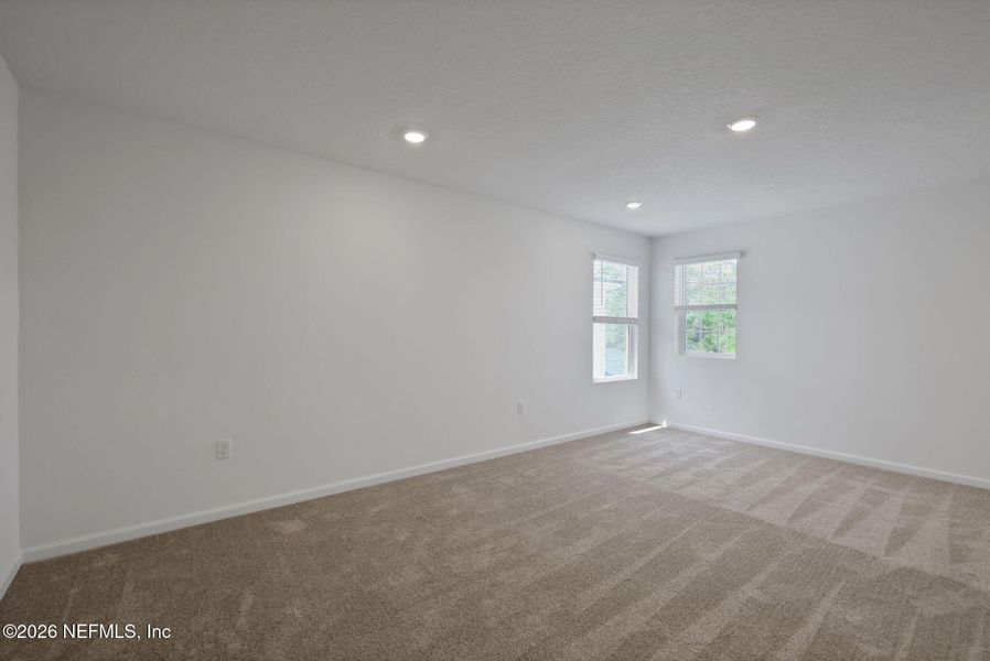 Spacious, unfurnished interior of a new home in Diamond Springs, Jacksonville (Image 25).