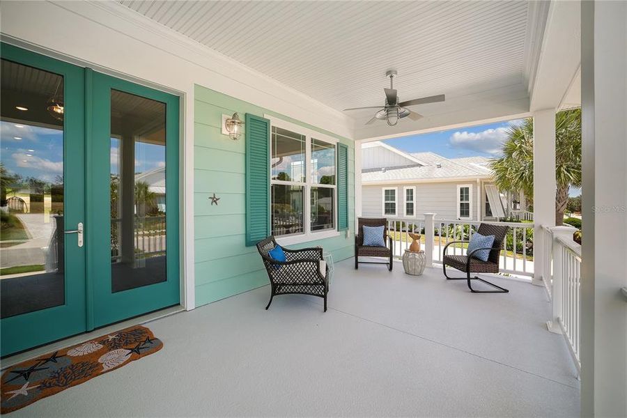 Exterior details and patio area of a home in , Lady Lake (Image 3).