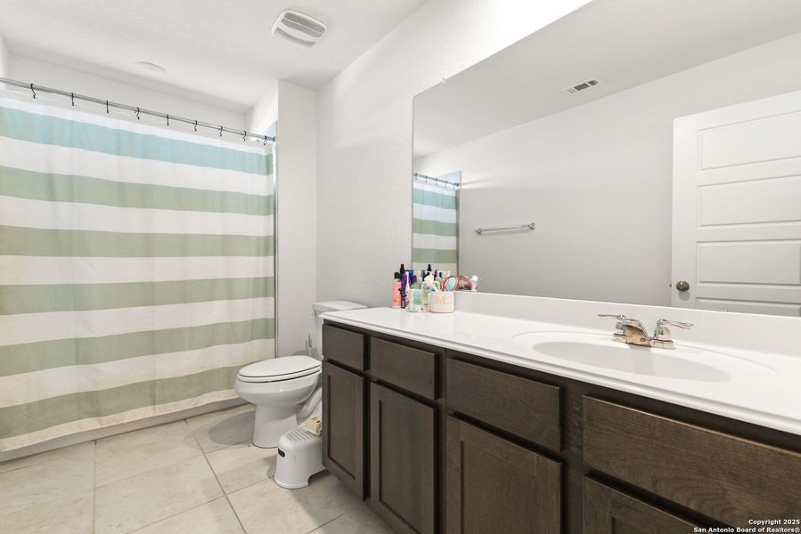 Furnished interior view inside a new home in Arched Oaks, Floresville (Image 15). Furnished interior view inside a new home in Arched Oaks, Floresville (Image 15).