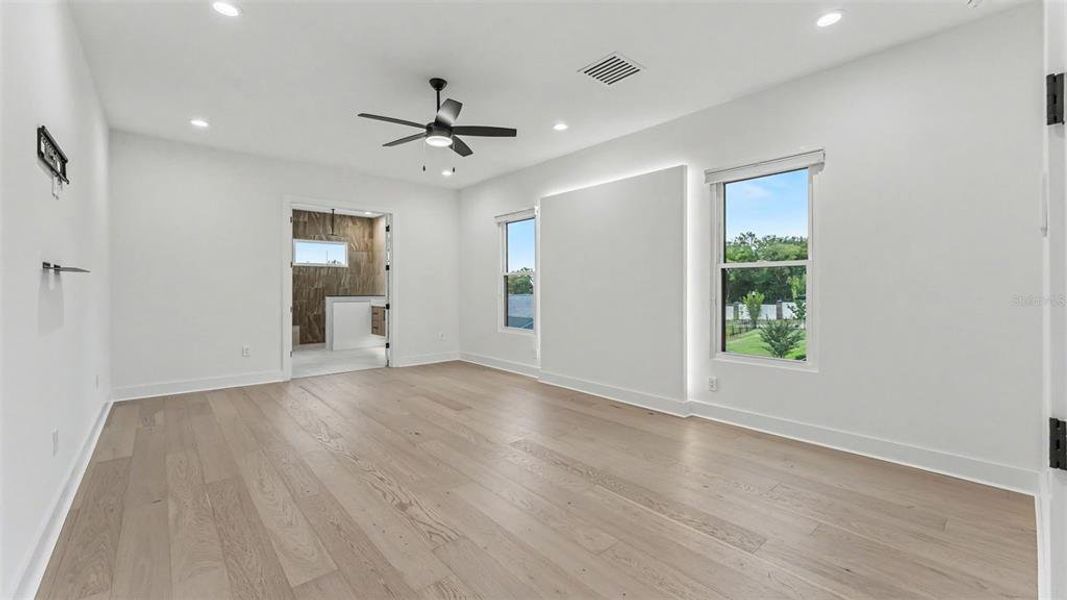 Spacious, unfurnished interior of a new home in , Lakeland (Image 46).