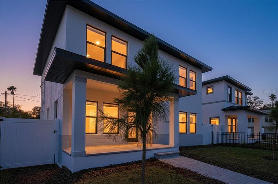 Exterior details and patio area of a home in , St. Petersburg (Image 34).