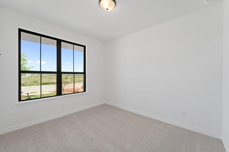 Spacious, unfurnished interior of a new home in Blue Heron Estates, Mont Belvieu (Image 32).