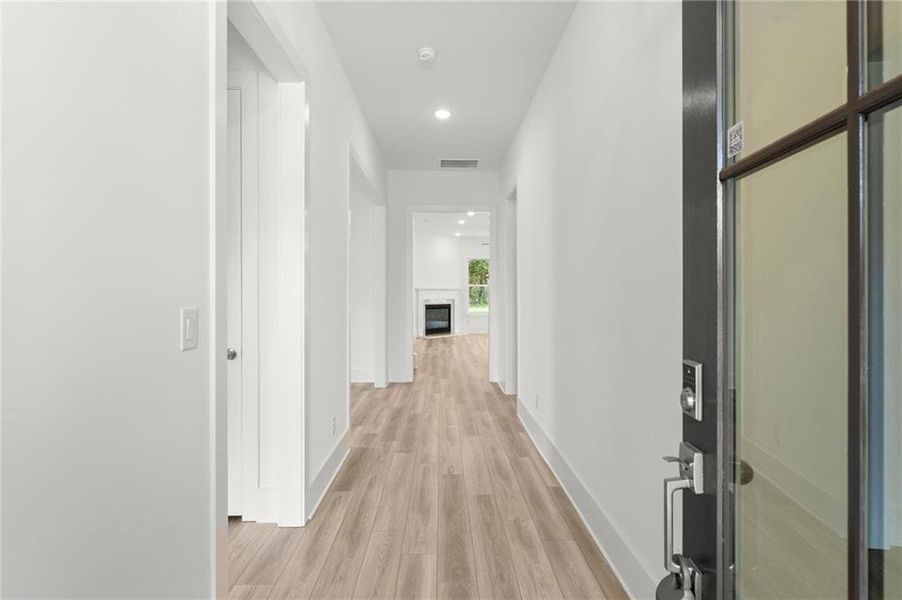 Spacious, unfurnished interior of a new home in Hillgrove Preserve, Powder Springs (Image 43).