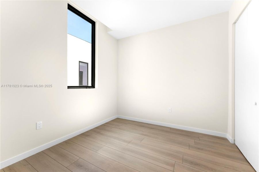 Spacious, unfurnished interior of a new home in , Miami (Image 27).