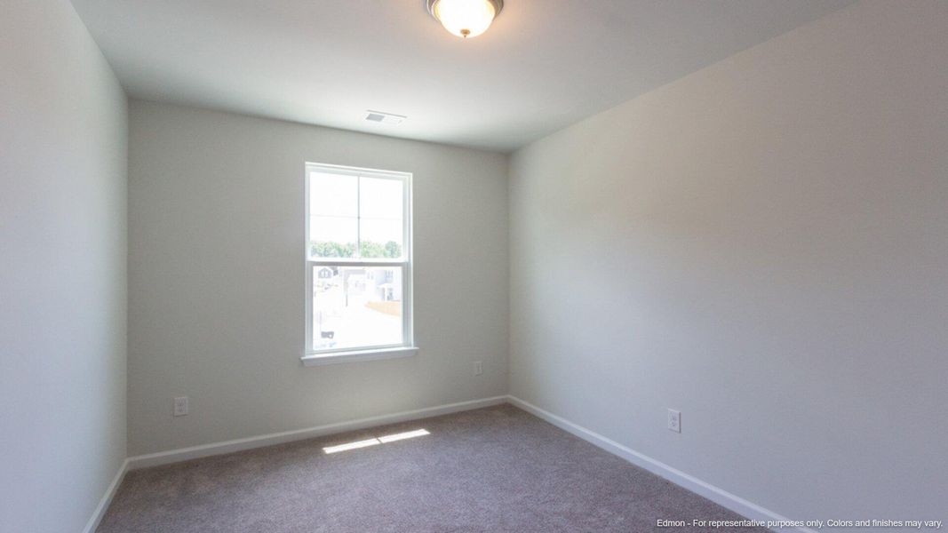 Spacious, unfurnished interior of a new home in Carolina Groves, Moncks Corner (Image 17).