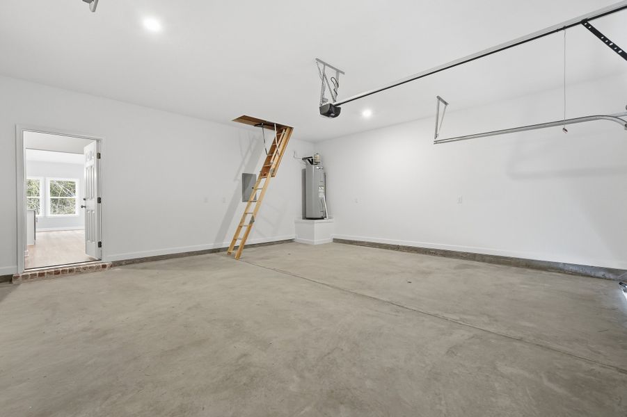 Spacious, unfurnished interior of a new home in Southern Charm, Crestview (Image 32).