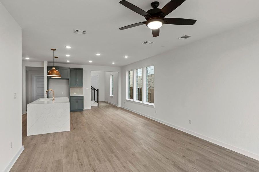 Spacious, unfurnished interior of a new home in Lariat, Liberty Hill (Image 17).