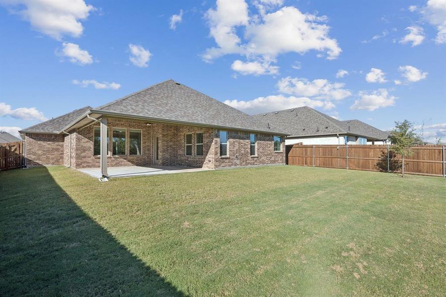 Exterior details and patio area of a home in Elevon, Lavon (Image 23).