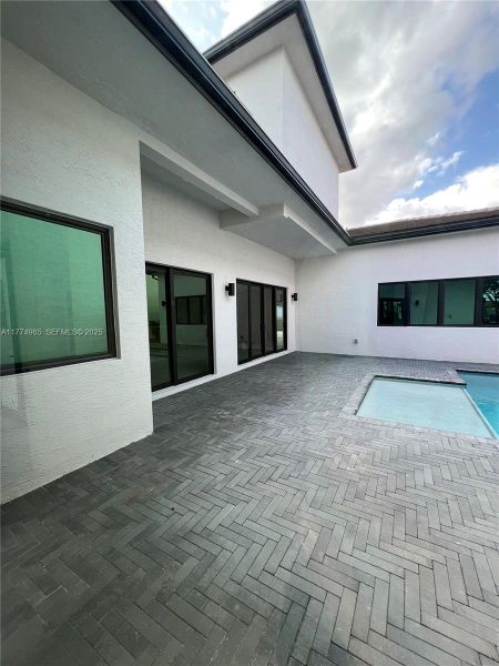 Exterior details and patio area of a home in , Hollywood (Image 26).