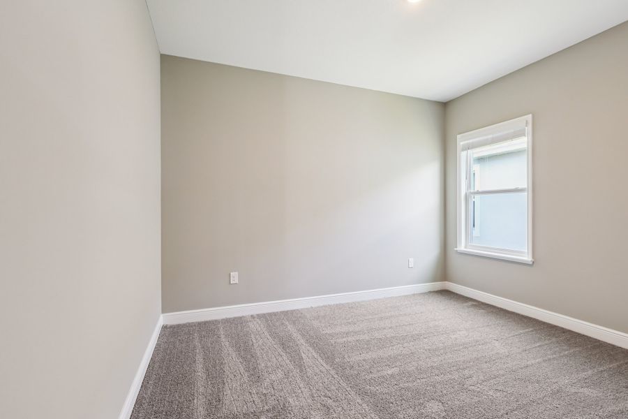 Spacious, unfurnished interior of a new home in Oakstone Farms, Leesburg (Image 23).