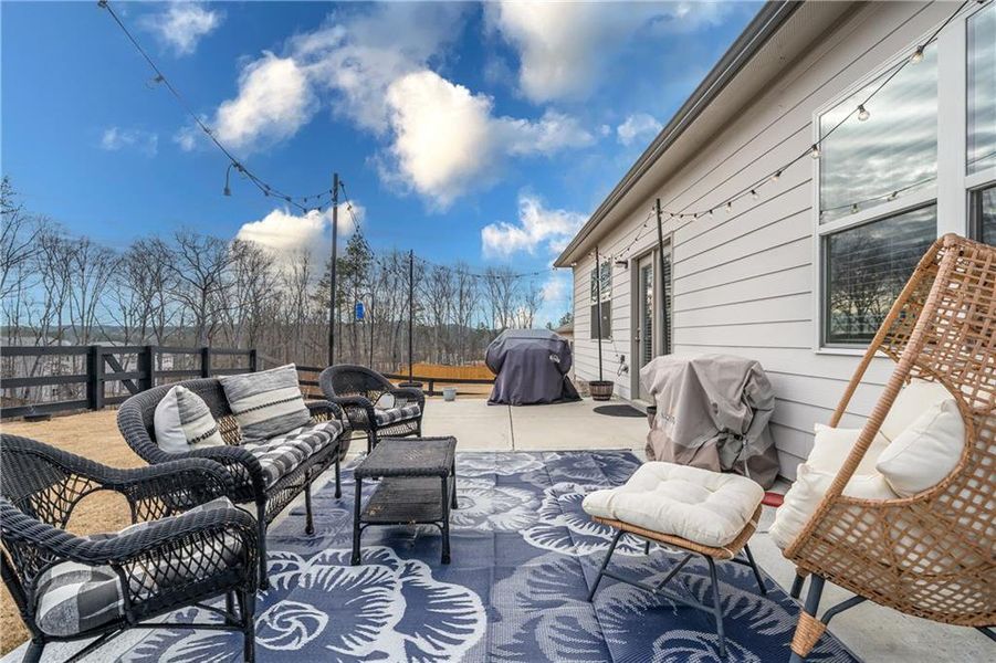 Exterior details and patio area of a home in Lost Creek, Dallas (Image 3).