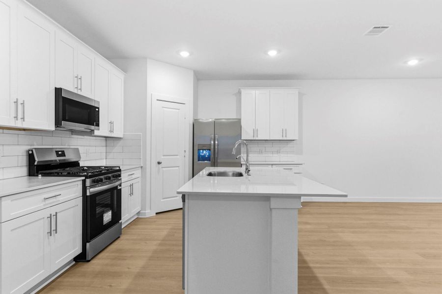 Furnished interior view inside a new home in Caldwell Crossing, Iowa Colony (Image 8).