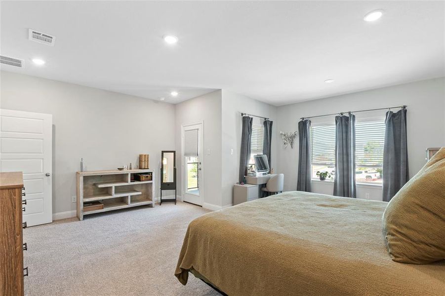 Furnished interior view inside a new home in Bayside, Rowlett (Image 25).