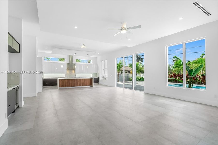 Spacious, unfurnished interior of a new home in , Doral (Image 13).