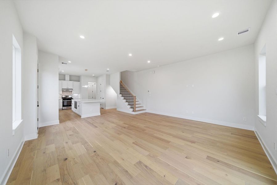 Spacious, unfurnished interior of a new home in , Houston (Image 43).