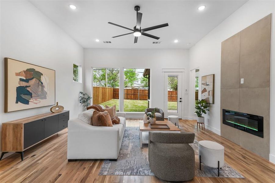 Furnished interior view inside a new home in , Dallas (Image 34).