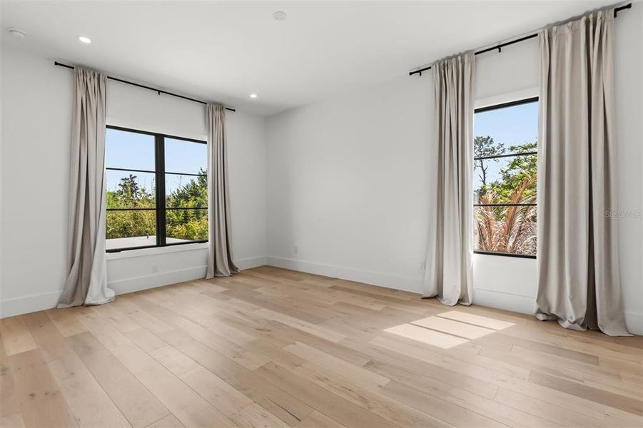 Spacious, unfurnished interior of a new home in , Winter Park (Image 52).