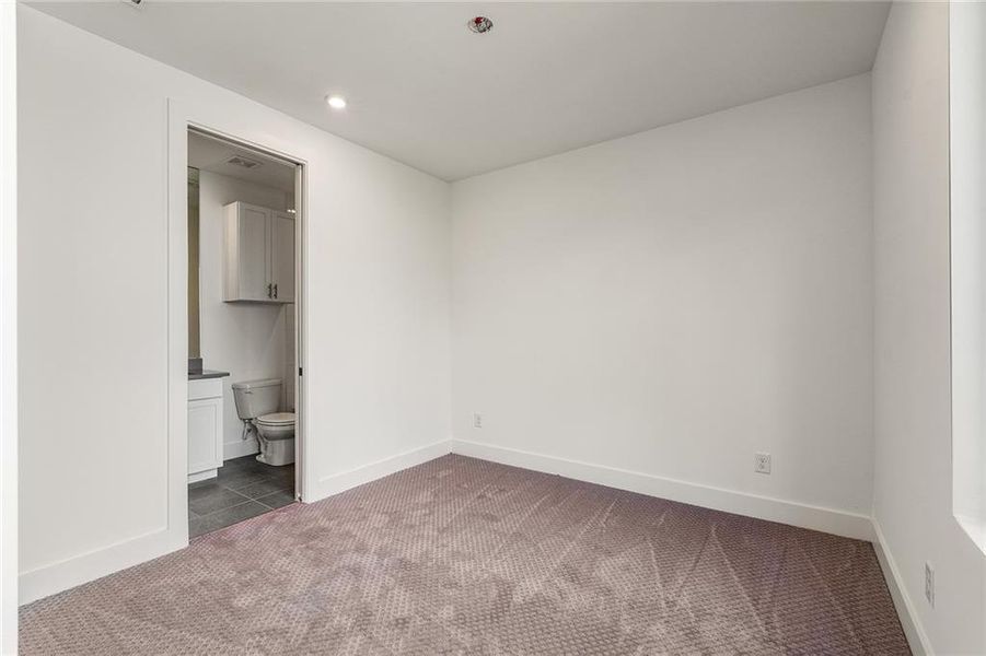 Spacious, unfurnished interior of a new home in , Atlanta (Image 24).